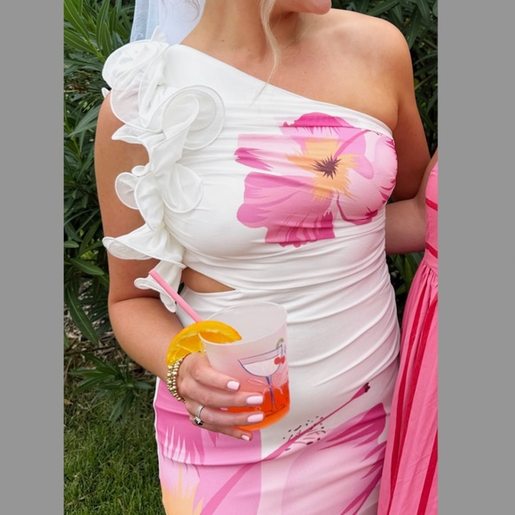 Selfie Leslie One-Shoulder Ruffle Maxi Dress Hibiscus White - Large - Picture 4 of 4